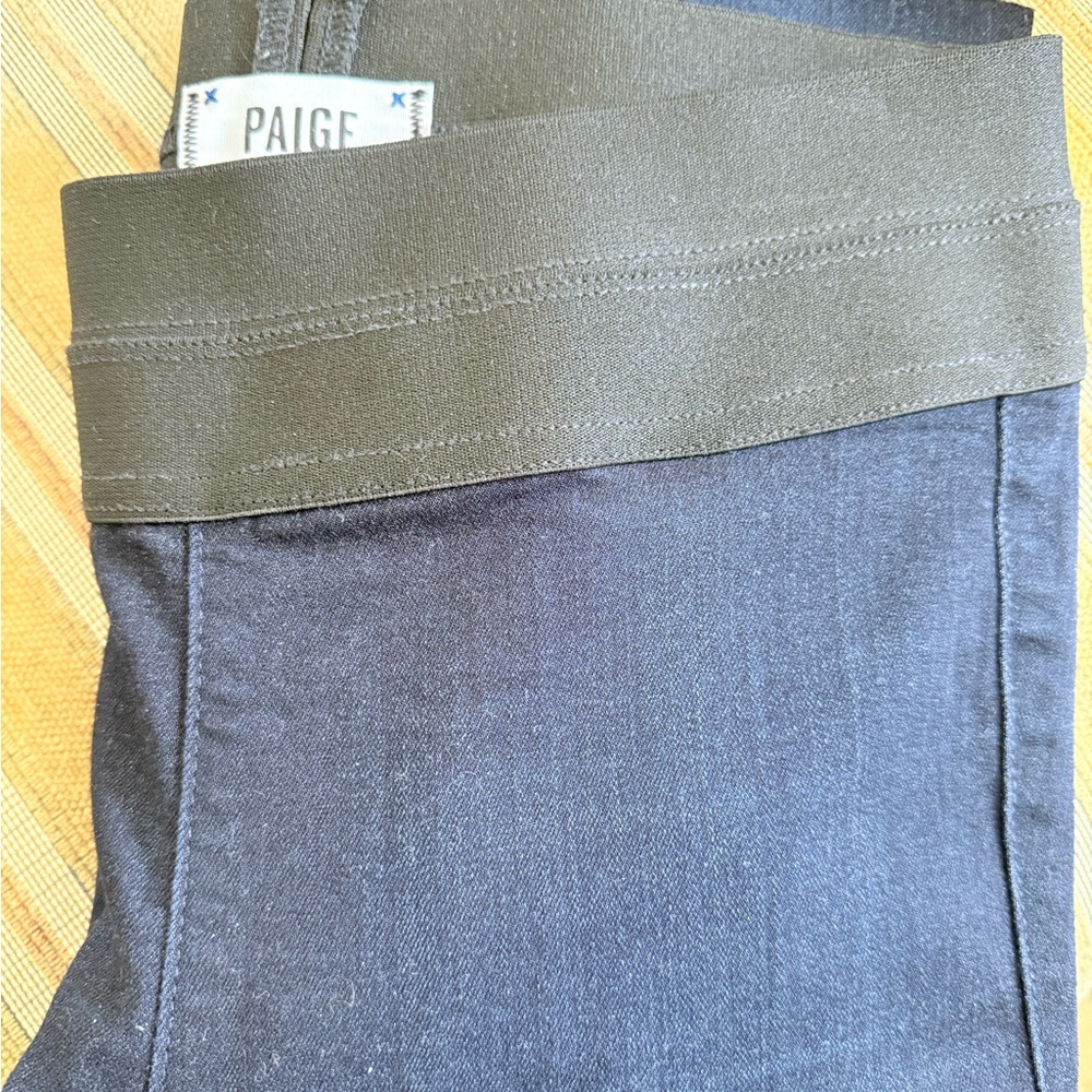 PAIGE Black Jeggings Sleek Form-Fitting Design